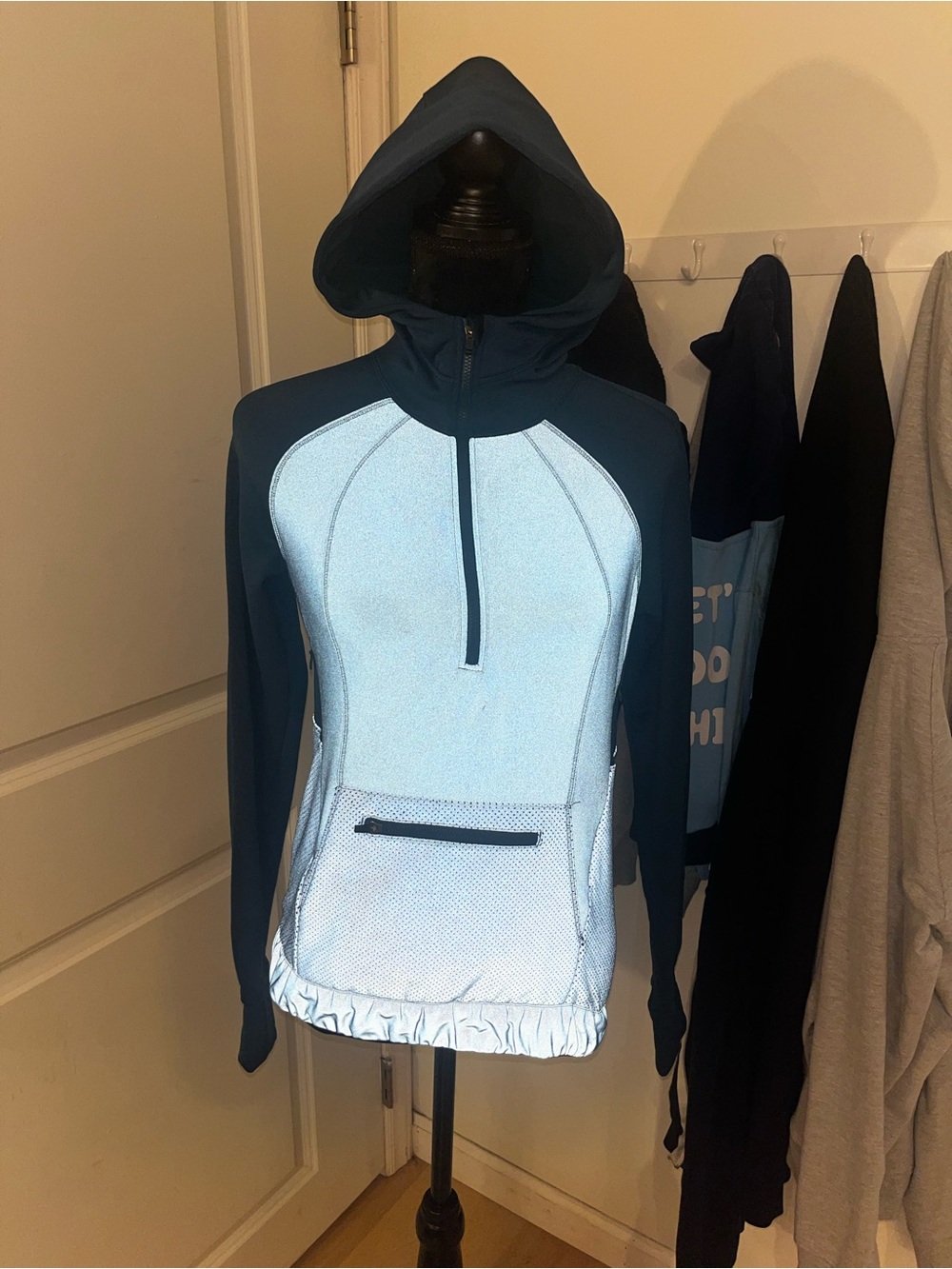 lululemon athletica Reflective Hooded Pullover Jacket - Navy & Light Blue